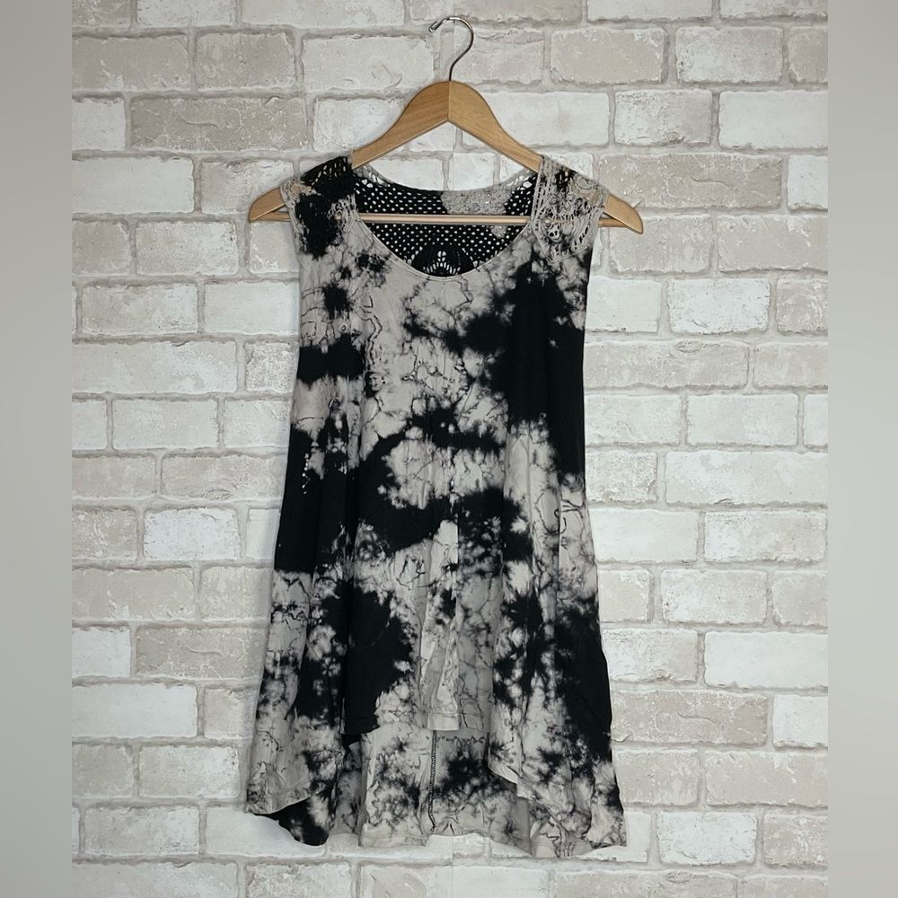 American Age Black & White Tie-Dye Sleeveless Top Size M